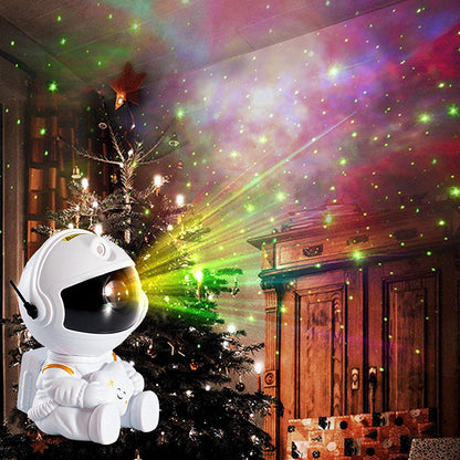 Mini astronaut branco projetando luzes coloridas na parede ao lado da árvore de Natal decorada