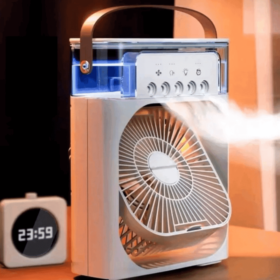 Mini ventilador portátil branco com umidificador e controle de botão, liberando névoa em ambiente interno