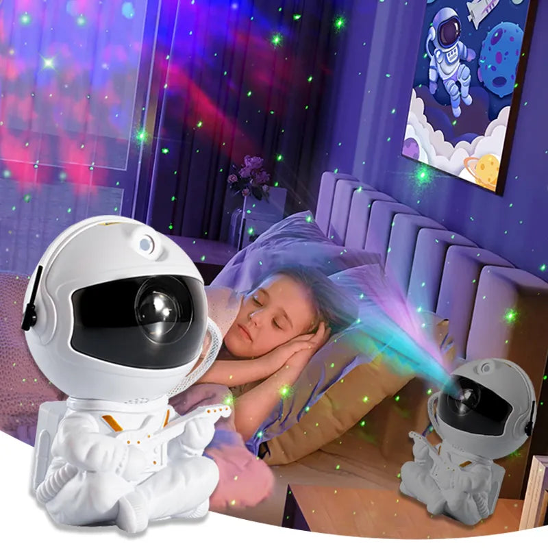 Criança dormindo em quarto com luzes projetadas por brinquedo astronauta branco que toca guitarra