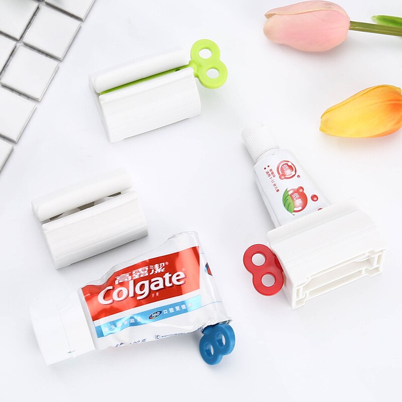 Espirais plásticas para espremer tubos de pasta de dente Colgate e outros, com flores ao redor