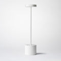 Luminária de chão branca moderna minimalista com base cilíndrica e haste fina