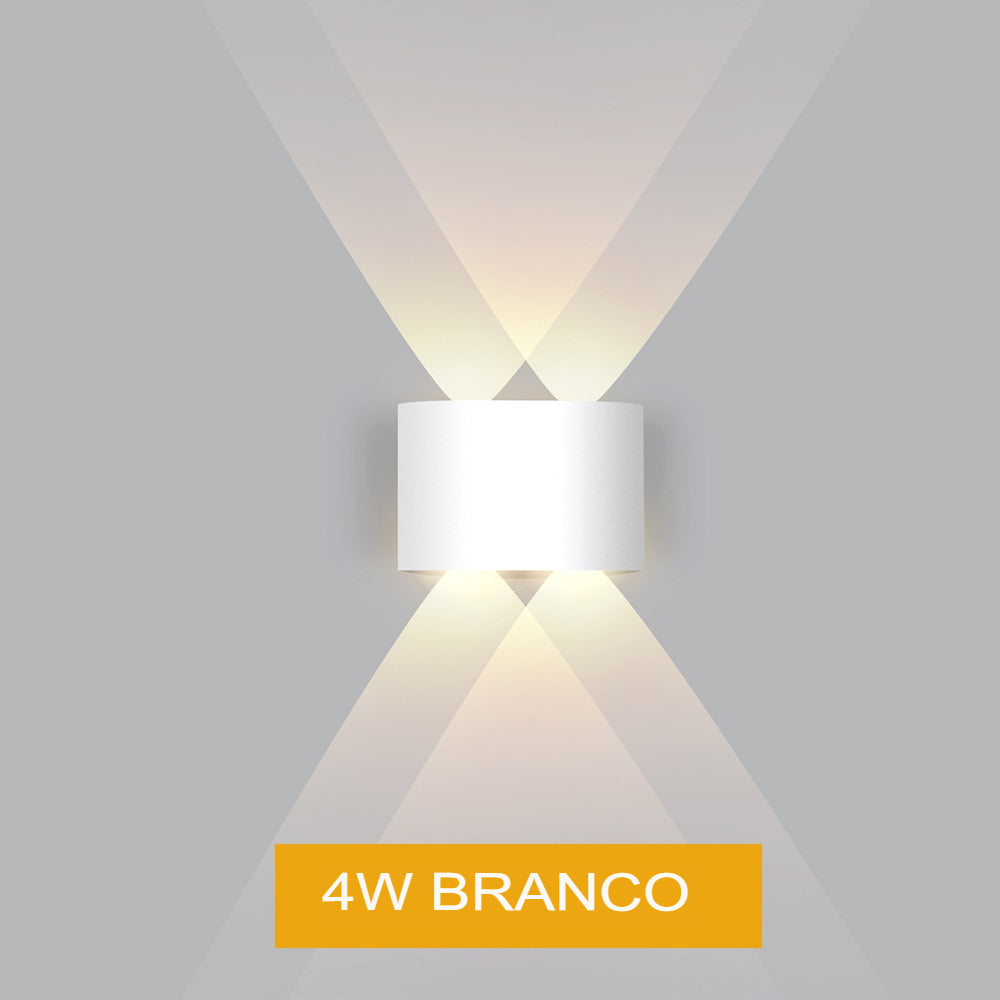 Arandela luminária LED branca de 4W com luz difusa na parede cinza