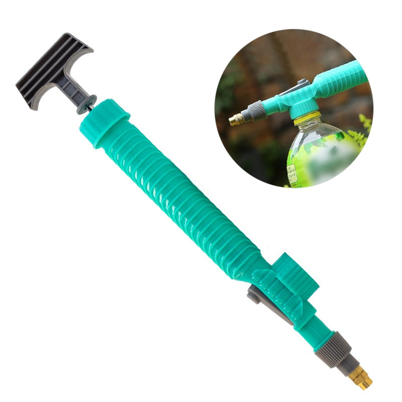 Mangueira adaptadora verde para conexão em garrafa PET com bico de metal para jardim