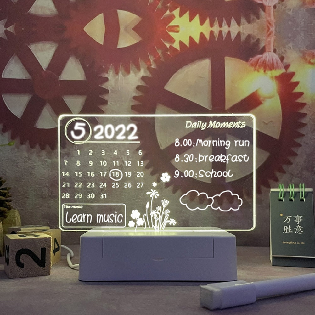 Calendário iluminado em mesa com engrenagens ao fundo e blocos de números, calendário de maio 2022 com rotina diária escrita