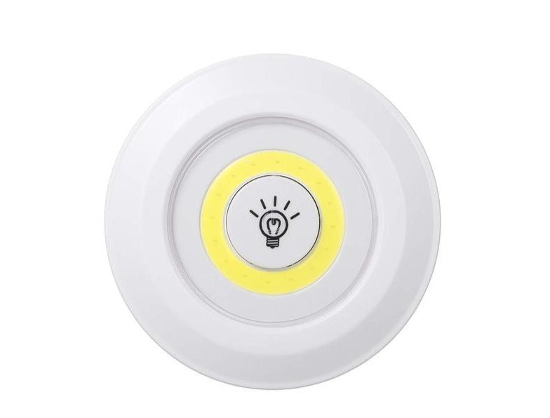 Luz LED redonda branca com botão central iluminado e ícone de lâmpada