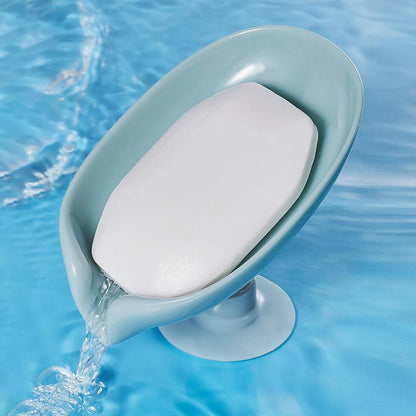 Bebedouro automático azul para gatos com fluxo de água em ambiente aquático