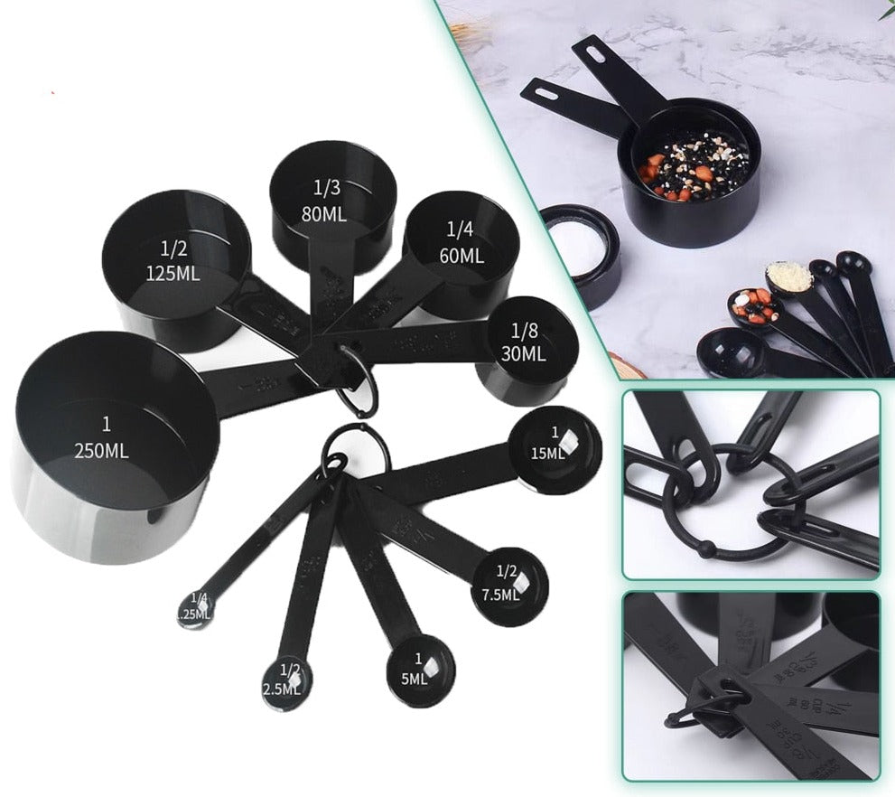 Conjunto de medidores e colheres pretas para cozinha com medidas em ml, organizados em argolas