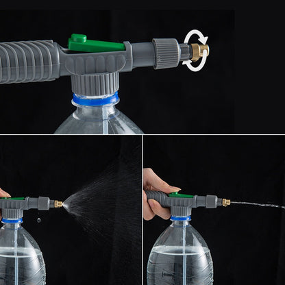 Pulverizador manual acoplado a garrafa plástica, aplicando jato de água em spray e jato direto