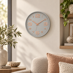 Relógio de Parede 30cm Aurum Silencioso Cinza com Rosé em sala próxima