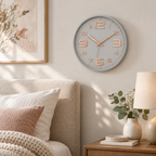 Relógio de Parede 30cm Aurum Silencioso Cinza com Rosé em quarto próximo