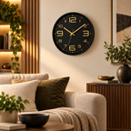 Relógio de Parede 30cm Aurum Silencioso Preto com Dourado em sala aconchegante
