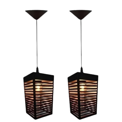 Par de luminárias pendentes quadradas em metal preto com lâmpadas visíveis e design com ripas