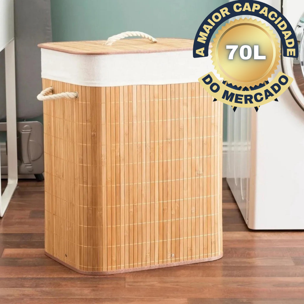 Cesto de roupa de bambu 70L com tampa e alças de corda em piso de madeira