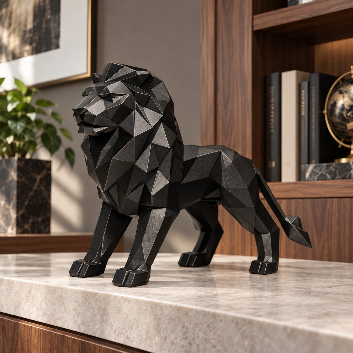 Escultura de leão geométrico preto grande em escritório