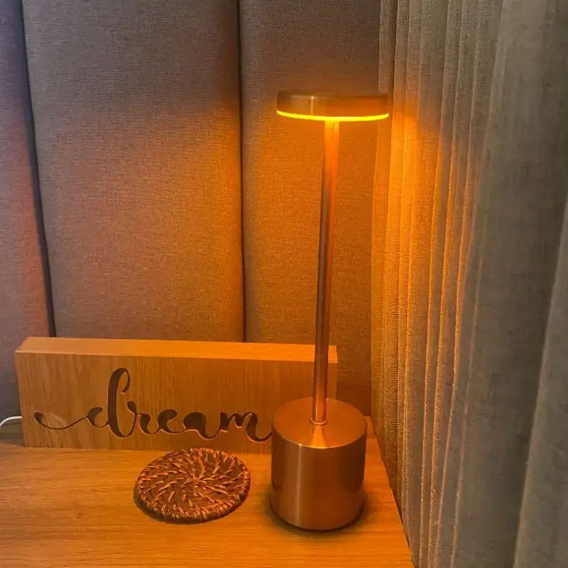 Luminária de Mesa Sem Fio