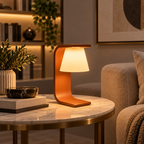 Luminária de mesa LED em sala de estar elegante