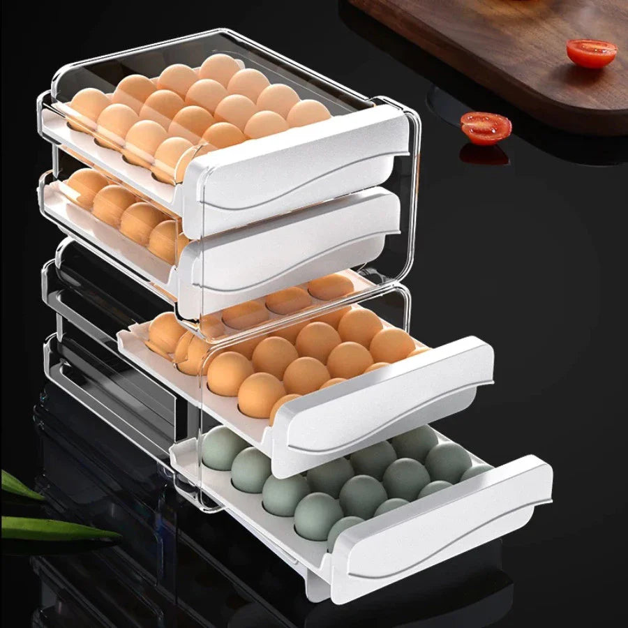 Organizador de ovos branco com três gavetas transparentes armazenando ovos marrons e verdes