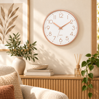 Relógio Verona Rosé Gold 25cm em sala aconchegante